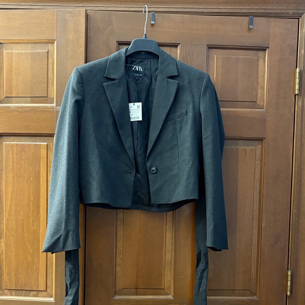 Zara Women's Elegant Black Blazer